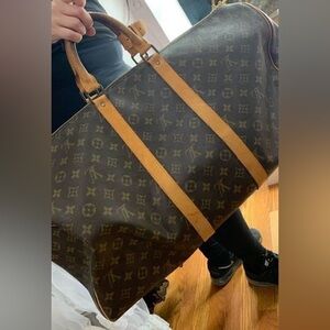 Louis Vuitton Keepall Bandoulière 60 
HEAVILY USED, The handles are worn.